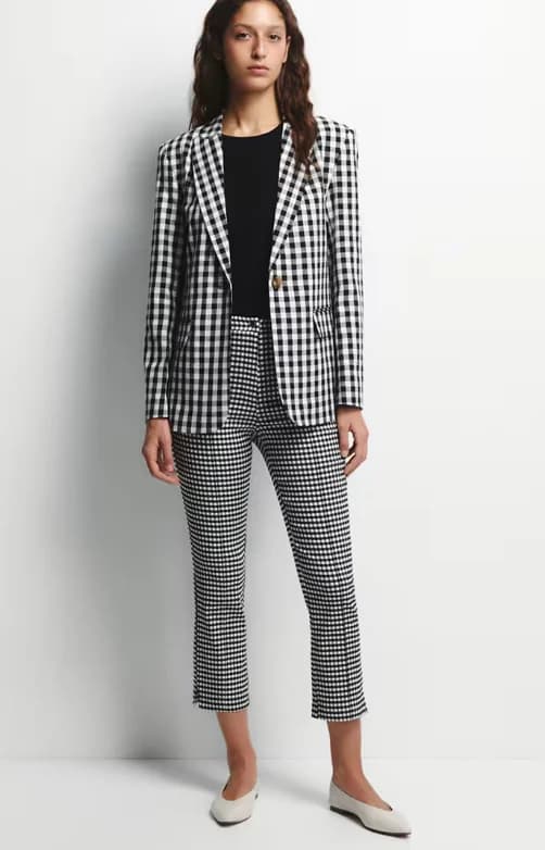 Gingham tailored woven set balancing structure with wearable proportion.